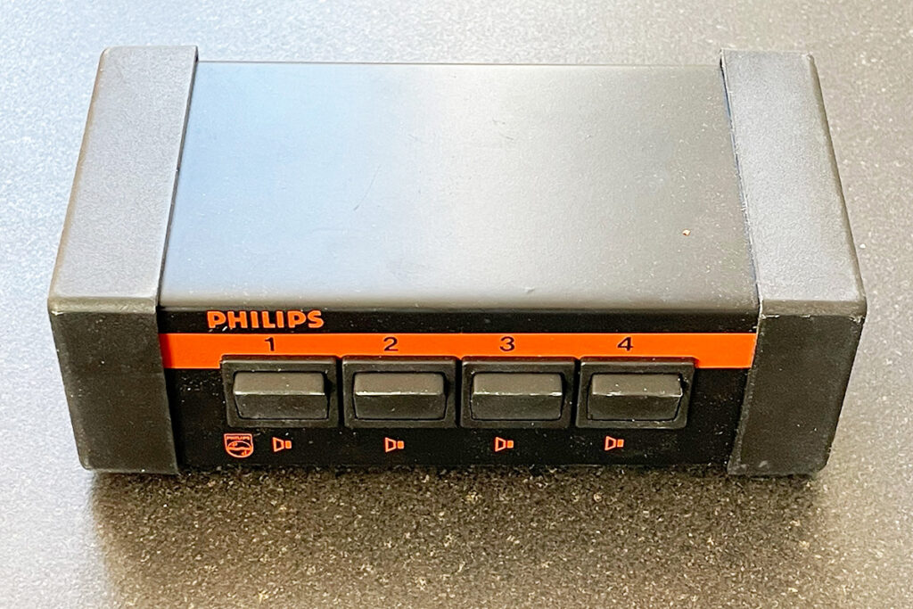 Sélecteur d'enceintes Philips DIN 70's